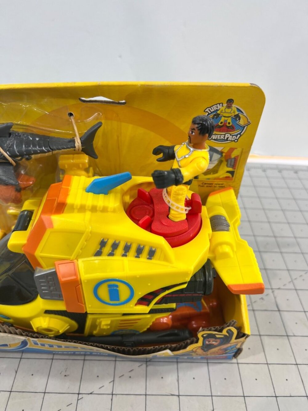 Fisher-Price Imaginext Deep Sea Sub With Diver Shark & Accessories - Picture 2 of 8
